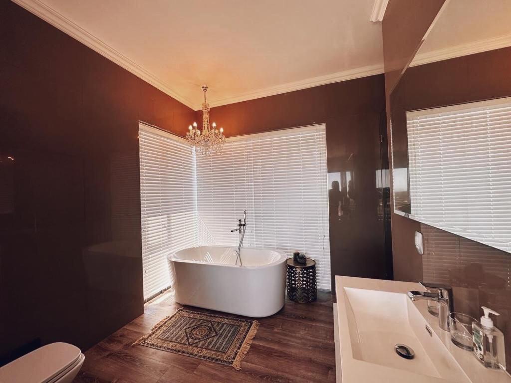 Luxury Home Located On Pinnacle Point Golf Estate Mossel Bay Eksteriør billede