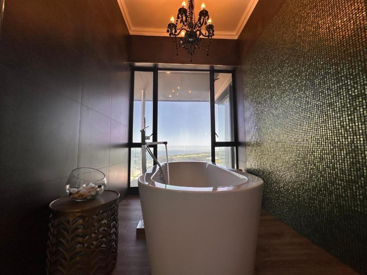 Luxury Home Located On Pinnacle Point Golf Estate Mossel Bay Eksteriør billede